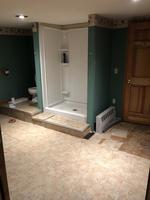 2nd Floor Full Bath Auction Photo